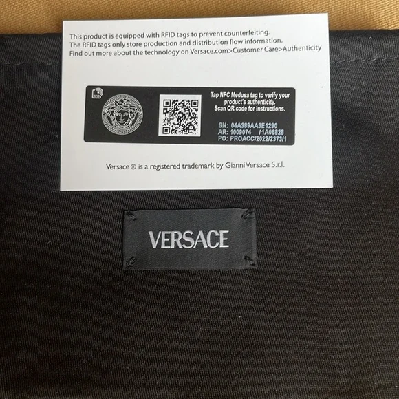 NWT VERSACE LA MEDUSA LOGO BLACK LEATHER STUDDED BAG CHARM KEY CHAIN - Picture 14 of 14